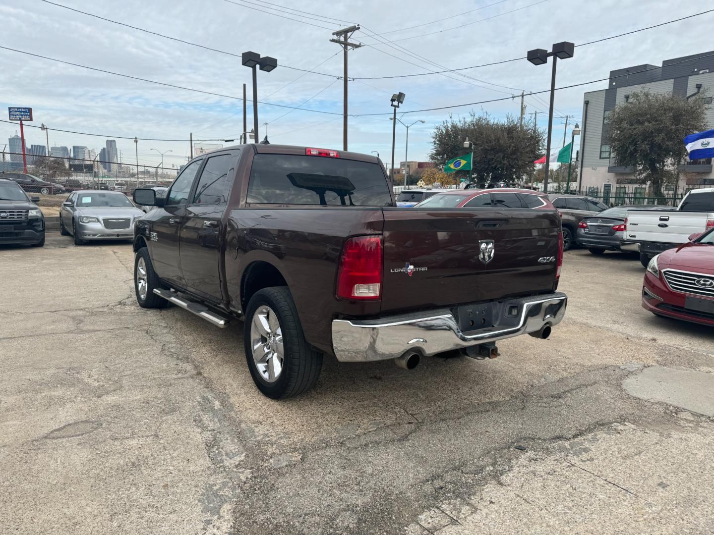 2013 RAM 1500 SLT Crew Cab SWB 4WD (1C6RR7LT1DS) with an 5.7L V8 OHV 16V engine, 6-Speed Automatic transmission, located at 301 S.first st, garland , TX, 75040, (972) 272-8878, 32.910500, -96.631042 - Photo#2